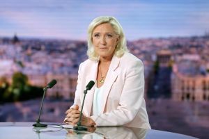 Marine Le Pen, entre la force tranquille… et le flou