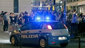 Risse e aggressioni a Trieste, perquisiti quindici giovani