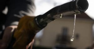 Petróleo bajo, gasolinas por las nubes
