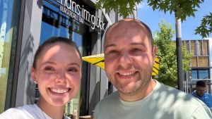Burger zwischen Birkenstämmen: So schmeckt der Mittagstisch im Hans im Glück