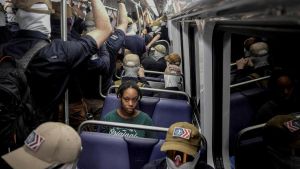 La fotografía que dio la vuelta al mundo el 4 de julio: la nueva 'Rosa Parks' rodeada de supremacistas blancos