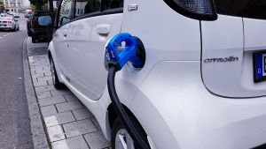Η Κίνα αλλάζει τους κανόνες για τα ηλεκτρικά οχήματα