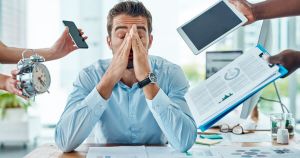 Salud mental masculina, lo que el silencio le cuesta a la empresa