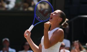 V polfinale Wimbledona še Noskova in Kostjukova