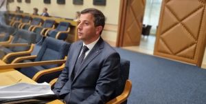 Vukanović traži disciplinski postupak protiv pripadnika skupštinskog obezbjeđenja: “Uhvatio me za vrat i izbacio iz sale”