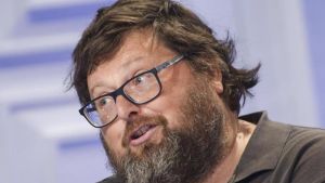 Adinolfi, la trappola del Betting Group e quei “rendimenti garantiti” del 40%: i milioni delle scommesse usati per barche, quadri, lingotti e orologi di lusso