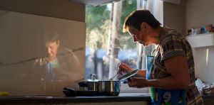 Australians live longer than previous decades but spend more years in poorer health