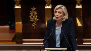 Le Pen vuelve a la carrera presidencial