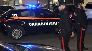 Urla “Allah Akbar” e terrorizza i City Angels con il coltello in pugno: panico in via Pini, arrestato un trentottenne