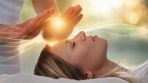 Pesaro, vade retro Reiki. Gli esorcisti: “È il maligno”. L’ospedale blocca l’attività