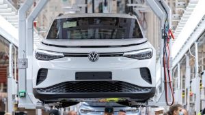 Volkswagen debate hoy el ajuste más drástico en casi 90 años: 100.000 empleos en juego