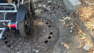 Marciapiedi, tacchi vietati. Al mare come piste da cross. Gli anziani sono a rischio ma anche le carrozzine