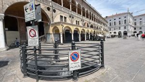 Bagni pubblici nel centro storico: al consorzio Sotto il Salone i servizi di piazza delle Erbe a Padova