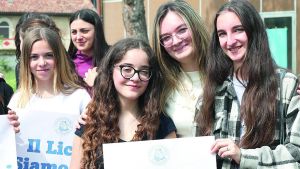 Riapertura del liceo Gli studenti esultano: «Rientriamo a casa»