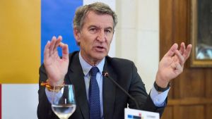 Feijóo entra con torpeza en el legítimo debate sobre el absentismo