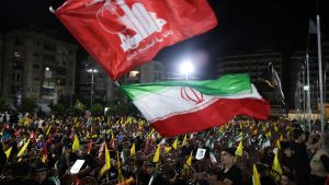 Ancora attacchi Usa sull'Iran: colpiti ponti e infrastrutture. Teheran: 