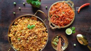 ഒരൊറ്റ വിഭവത്തിൽ എല്ലാ രുചികളും; രുചിയൂറും ഖീമ മഠർ റൈസും സ്പൈസി ഒണിയൻ സാലഡും