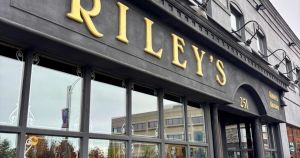 Enjoy budget-friendly meals at Riley’s Pub, a Peterborough go-to spot for tasty appetizers and drinks