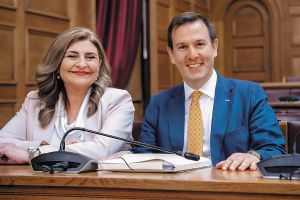 Οποιος βιάζεται…