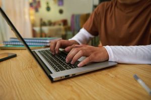 Why using AI to write your college essay is a terrible idea