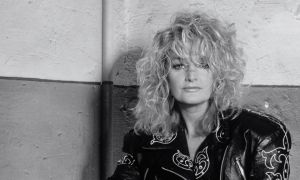 Een rauwe, roestige stem was het handelsmerk van zangeres Bonnie Tyler (1951-2026)