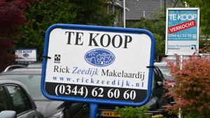 Woningverkopers worden zenuwachtig: aantal borden met te koop bereikt record maar prijzen houden stand