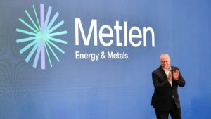 Metlen και Όμιλος Τσάκου: Συνεργασία για την ανάπτυξη ενός από τα μεγαλύτερα υβριδικά έργα ΑΠΕ στην Ελλάδα