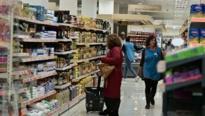 ΙΕΛΚΑ: Οι Έλληνες ξοδεύουν 770 ευρώ τον χρόνο για έτοιμο φαγητό