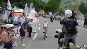Una giornata da Tadej Pogacar al Tour de France