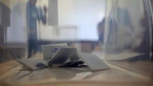Τάσεις MRB: Μονοψήφια η διαφορά της ΕΛΑΣ με τη ΝΔ – Σε πτώση το ΠΑΣΟΚ