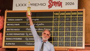 La finale del Premio Strega in tv propaganda falsi miti sugli scrittori