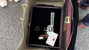 Il revolver di Erdogan ai leader Nato: Meloni lo porta in Italia, Starmer lo lascia in Turchia