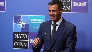Sánchez se rinde ante Trump