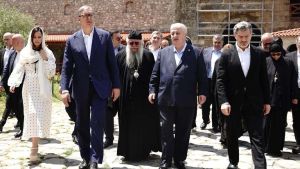 Vučićeva kameleonska politika: Koliko je Srbija daleko od „gruzijskog scenarija“?