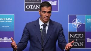 Sánchez como Tito: “progresista y no alineado”