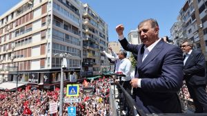 Rıza üretemeyen iktidar, siyasi rekabeti yönetmeye başlar