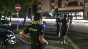 Aggredito da una baby gang: uomo picchiato per un rimprovero