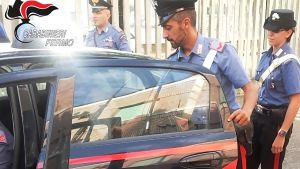 Furto con spaccata in un bar . Aperta la cassa e molti danni