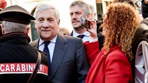 Bravo Tajani sulle espulsioni delle spie russe, ma ora serve una revisione più ampia