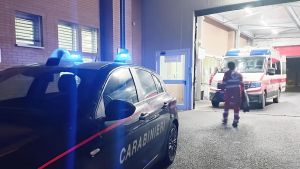Pugni e bastonate alla compagna incinta