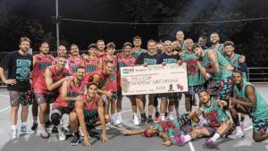 Prima la gara di schiacciate, poi l’All Star Celebrity: donati mille euro alla Fondazione Sant’Orsola. Playground, spettacolo e solidarietà