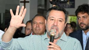 Salvini sui treni fa infuriare Confindustria e inguaia Stefani (e Zaia)