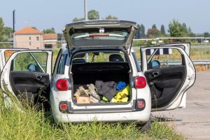 Ferrara, missione paramilitare: dieci ladri tentano di rubare vestiti di alta moda