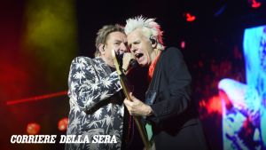 Alla Reggia di Caserta in 10mila cantano tutte le hit dei Duran Duran: i fan di 40 anni fa accompagnati dai figli adolescenti