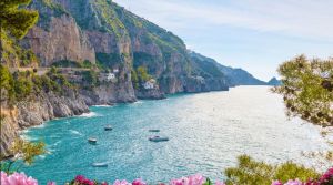 Meloni parla tanto di mare e blue economy. Parole, e nulla più
