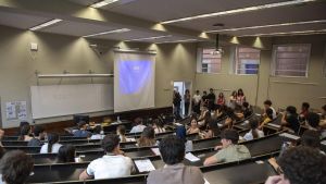 Notas de corte 2026 en Catalunya: baja Medicina y la titulación con la nota más alta es el doble grado de Derecho y Relaciones Internacionales en la UAB