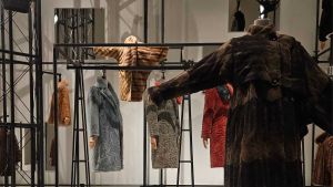Il senso di Maria Grazia Chiuri per le pellicce e altri problemi occidentali