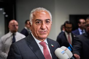 How were many Iranians duped by Reza Pahlavi, the bumbling would-be Shah?
