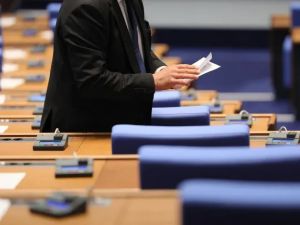 Средната пенсия стига 543 евро, минималната заплата остава 620 евро