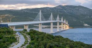 Pogled na Pelješki most zasjenio je poražavajući prizor: 'Čija je ovo odgovornost i nadležnost?'